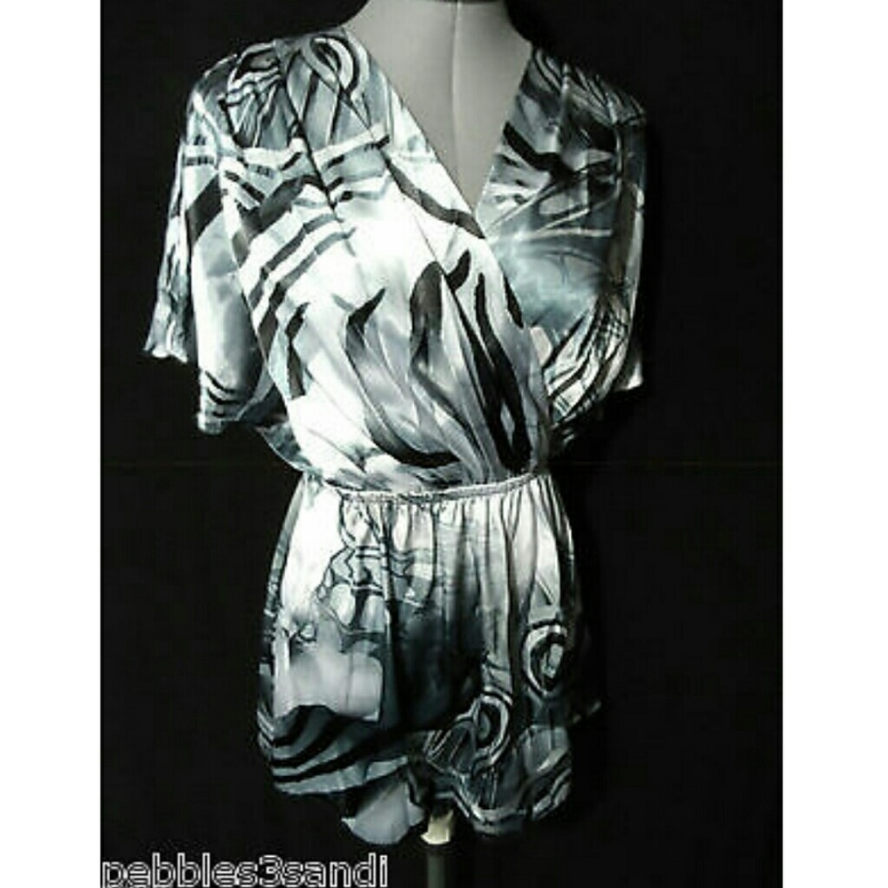 Nwt XT Silky Babydoll Kimono Top S Gray v neck Artsy Modern smocked waist SS